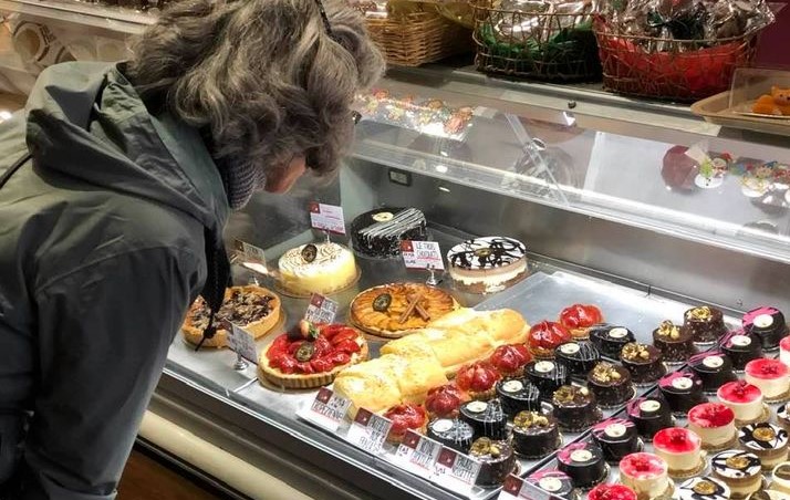 Promenade: Hélène découvre la Pâtisserie de la gare